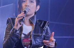 我想要有个家潘美辰歌词欣赏 满满的都是对家庭的渴望 