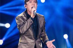 张信哲带病唱《信仰》 《我是歌手4》首位补位歌手亮相 