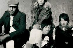 信乐团《天高地厚》一贯坚持摇滚本色 融入多种元素创意足 