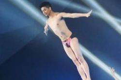 田亮星跳水立方微博麻辣点评 奉献10米台禁忌动作“飞燕” 