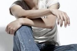 汤子星歌曲真情流露  青年歌唱家再塑文人形象演绎苏东坡 