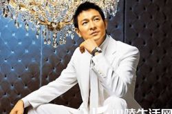 男人哭吧不是罪歌词欣赏 在感情世界里男人并不是强者 