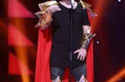 蒙面歌王欧弟狼牙与否终成谜 不揭面是悲伤还是输不起？ 