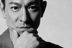 刘德华钻石眼泪歌词欣赏 虐心演绎失恋后的崩溃 