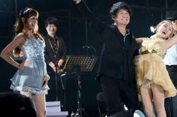 《天龙八部》主题曲难念的经歌词欣赏 周华健重返北京演唱 