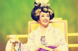 刘晓庆演武则天全球首映 霸气演绎