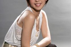 泪海许茹芸歌词欣赏 细腻嗓音温暖人心 