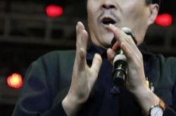 选手搞笑模仿赵本山 评委钦点最像者 