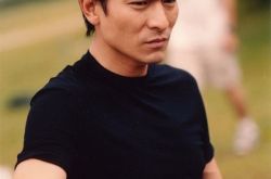 刘德华天各一方歌词欣赏 不同版本各有风味 