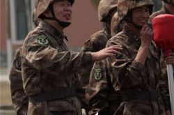 《真正男子汉》海涛王宝强共同奋斗 深入一线作战部队 