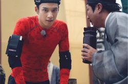 韩东君金晨情侣照亲密无间 无牙夫妇全员加速中烧脑放糖 