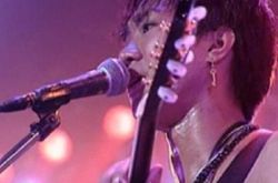 黄家驹女朋友唱的歌《喜欢你》 邓紫棋翻唱金曲被评似女友 