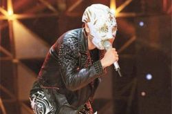 蒙面歌王杨宗纬唱的歌叫什么？ 歌曲走心打动观众 