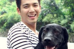 钟汉良演唱普通人歌词是什么？ 现身发布会引粉丝疯狂尖叫 