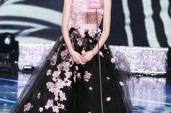 张艺兴唐嫣国剧盛典精彩亮相 糖糖深情演唱打动人心！ 