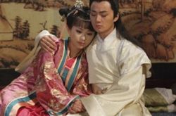 余少群孙耀琦综艺节目《快本》 台上两人深情拥吻十分甜蜜 