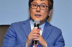 张信哲跨年演唱会歌曲有哪些 舞台唱哭超粉吴昕 