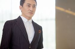 花火插曲轻音乐倾听 陈昊年纪轻轻就当“老爹” 