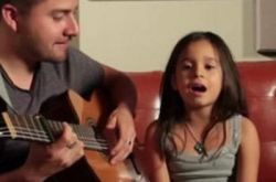 中国达人秀小孩唱歌好好听 新乡“超萌父女”组合萌倒 