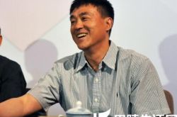 曝何冰钟情映山红歌曲 仅四句歌词打动人心 