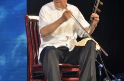 赵本山主持的综艺节目率弟子揭英雄贴 主持节目“撂狠话” 