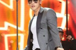 RAIN与欧弟天天向上开场舞 孙杨谈母亲落泪 