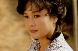 乡恋李谷一演唱开创轻声唱法  师徒对簿公堂曾引众议 