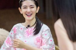 谢娜快乐大本营光脚了吗 偶像来了走红毯被称性格好 