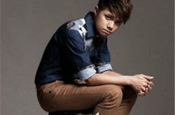 酷爱张敬轩歌词鉴赏 唱出失恋的痛楚 