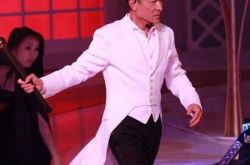 假装刘德华歌词煽情哀怨  天王否认太太朱丽倩生二胎 