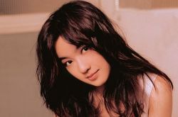 孤单背影歌词欣赏 陈慧娴干净声线完美诠释孤独落寞 