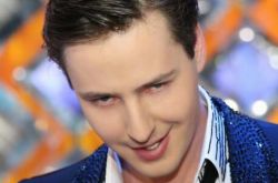 vitas奉献歌词鉴赏 歌神获封“海豚音王子” 