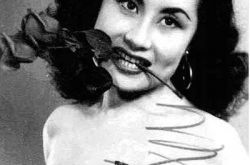 假正经歌词  一代妖姬用歌声展其邪气与傲气 