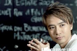 白棱镜演唱富士山下获好评 李克勤落泪露真容 