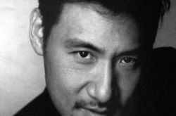 爱很简单歌词感人肺腑 唱出爱情中的那份难以割舍 