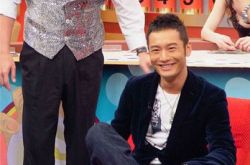 黄晓明台湾综艺节目被逼喝榨蒜汁 深夜发微博直面质疑 