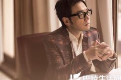 《当我》王铮亮歌词欣赏 优质男声演绎都市化的温暖 