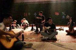 房东的猫乐队图片 快乐的民谣小组合 