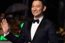 黄渤得罪刘德华颁奖礼玩笑过火  称只是调侃无心得罪人 