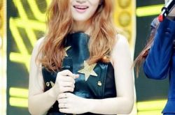 李夏怡权志龙综艺金唱片颁奖典礼 新人有趣发言笑翻全场 