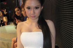 非诚勿扰王茜图片集锦 其原是巨乳车模 