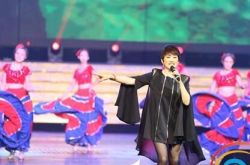 成方圆的贝加尔湖歌曲深情演唱   魅力之声献唱特别舞台 