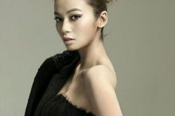 重温吴日言扯线风筝 歌曲是讲述男女主角分手后悲惨的故事 