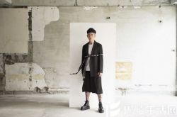 谢和弦《苹果》将摇滚与嘻哈结合 最新个人专辑再推摇滚风 