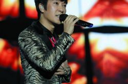 邰正宵隐藏的歌手遇职业危机 第三轮惨遭淘汰 