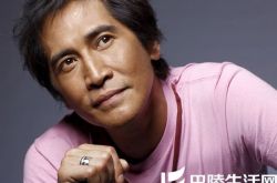 齐秦歌曲《狼》欣赏 自省孤独中又带着狂野 