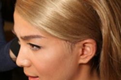 看沈凌模仿布兰妮 何炅踩风火轮变哪吒 