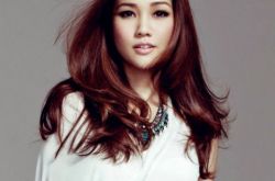 谢安琪歌曲《我都被忘了》欣赏 讲述悲伤难过的失恋故事 