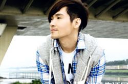 易桀齐歌曲《千里之外》欣赏 唱出梦想和对家人的思念 