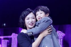 孙晶晶默惊艳亮相《妈妈咪呀》 东北小那英征服舞台 